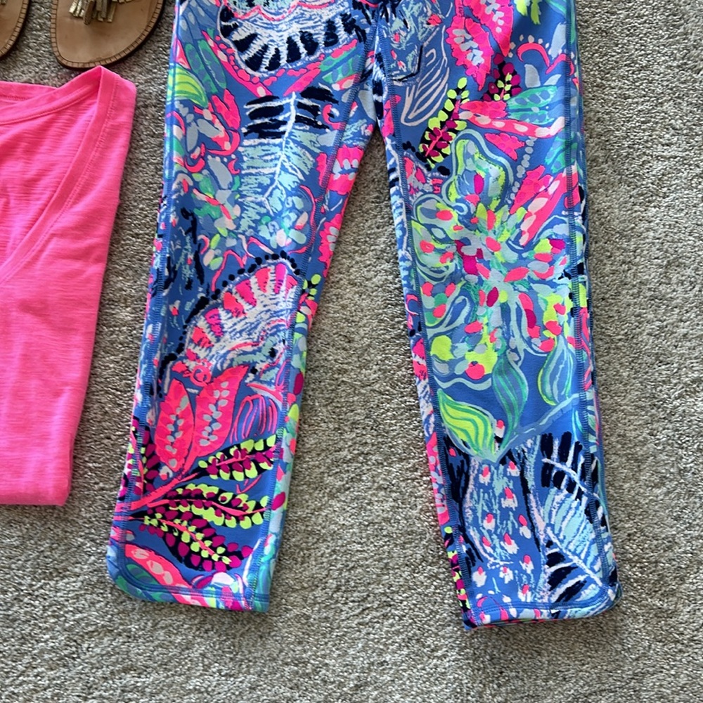 Lilly Pulitzer Luxletic Weekender Cropped Leggings - Picture 3 of 7